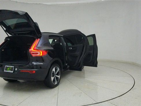 Used 2024 Volvo XC40 B5 Plus image 77