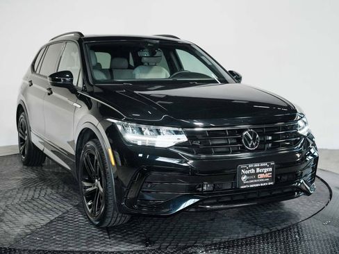 Used 2023 Volkswagen Tiguan SE R-Line AWD/4WD image 3