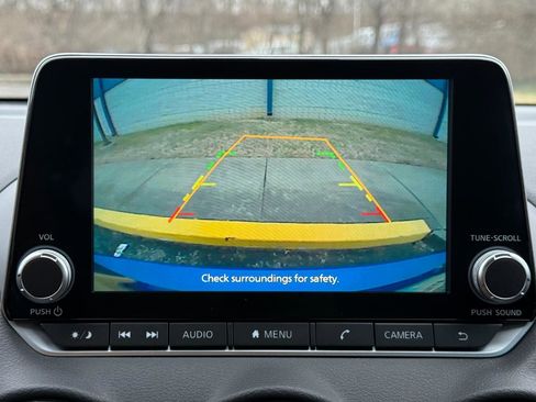 Used 2025 Nissan Sentra SV image 19