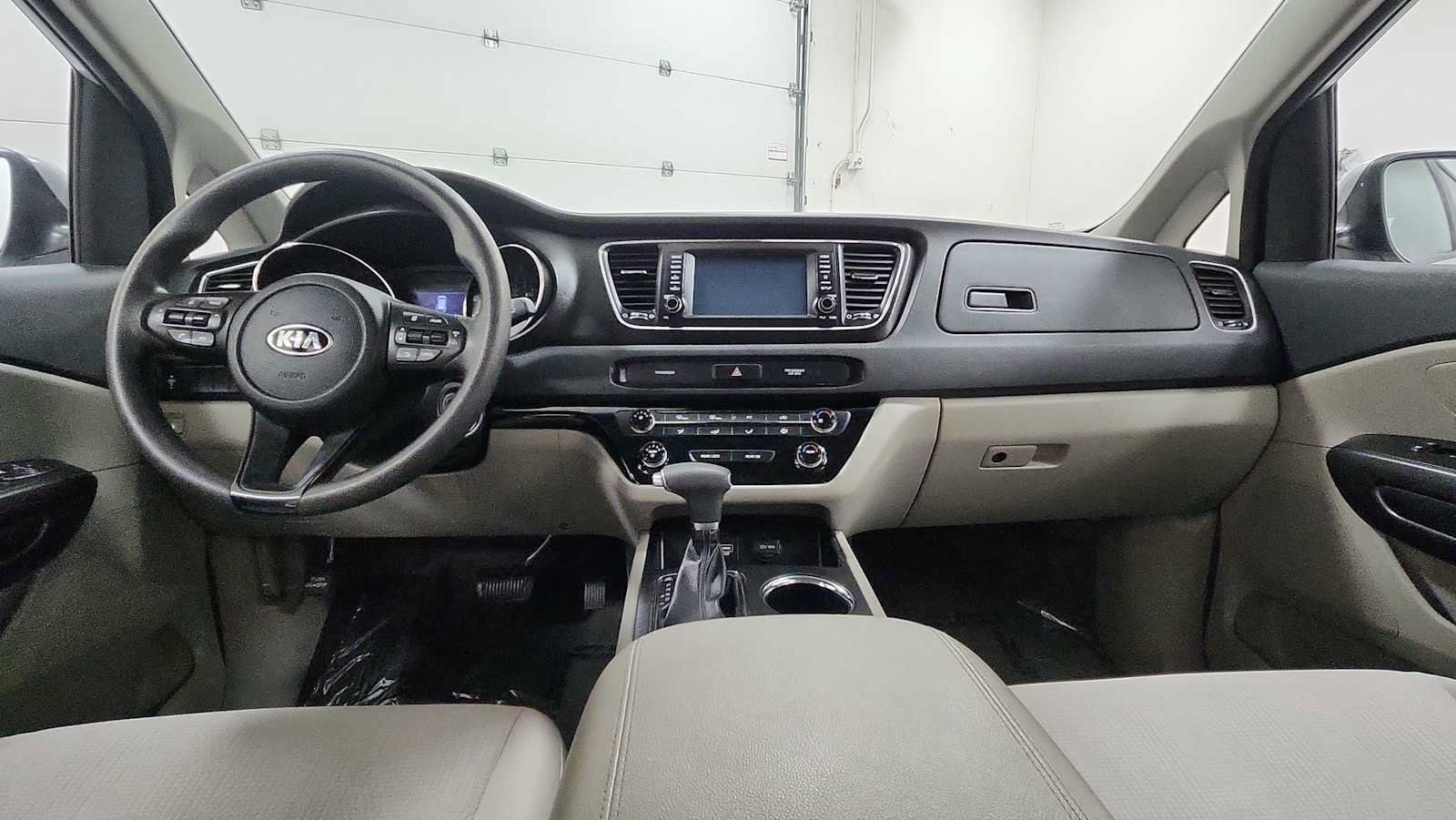 Used 2019 Kia Sedona L FWD image 26