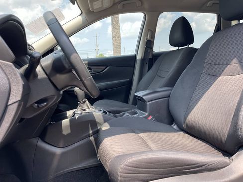 Used 2018 Nissan Rogue SV FWD image 11