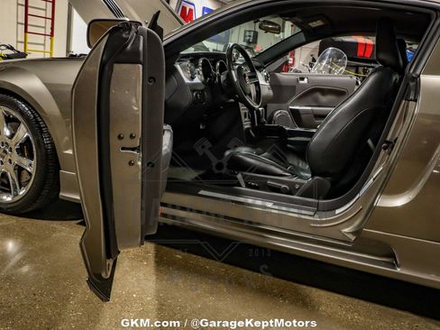 Used 2005 Ford Mustang GT image 93