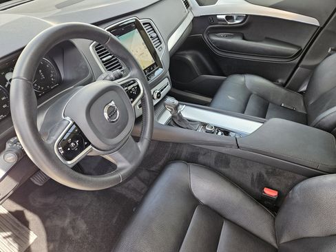 Used 2018 Volvo XC90 T6 Momentum w/ Convenience Package image 20