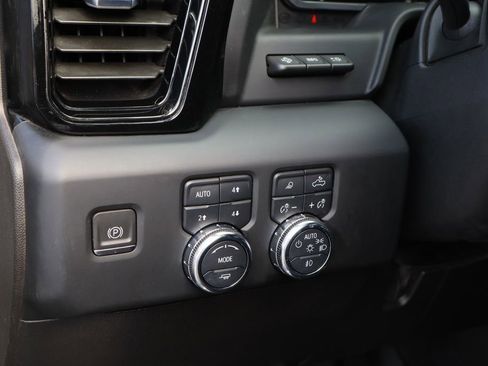 Used 2024 GMC Sierra 2500 AT4 w/ AT4 Premium Plus Package AWD/4WD image 13