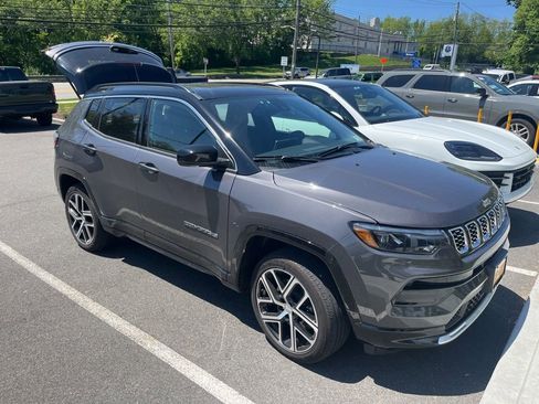 Used 2024 Jeep Compass Limited w/ Elite Group AWD/4WD image 1