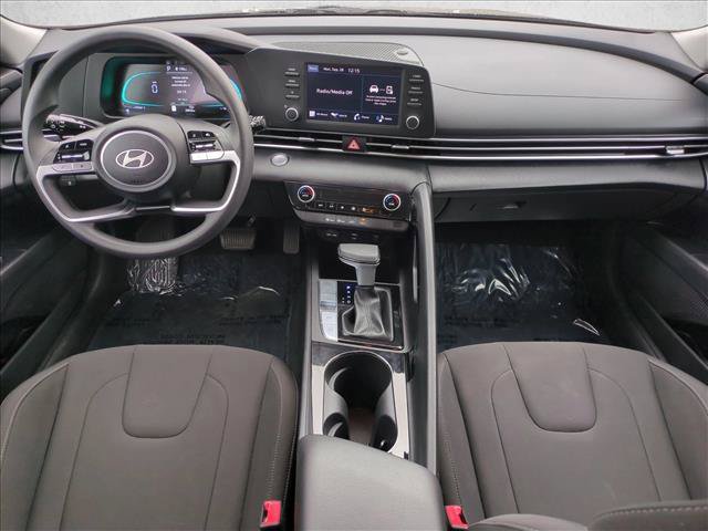 Used 2025 Hyundai Elantra Hybrid FWD image 16