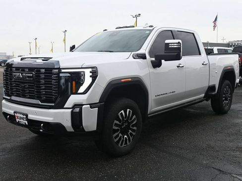 Used 2024 GMC Sierra 3500 Denali Ultimate AWD/4WD image 12