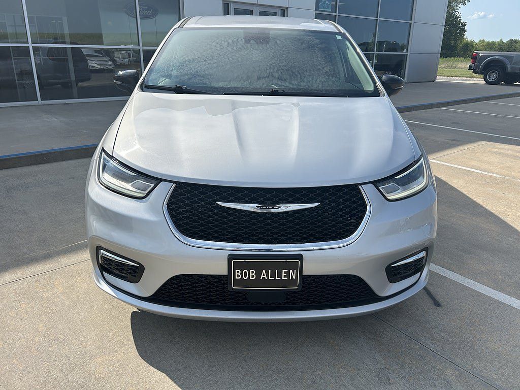 Used 2024 Chrysler Pacifica Touring-L FWD image 8