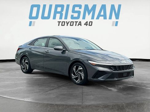 Used 2025 Hyundai Elantra SEL FWD image 1