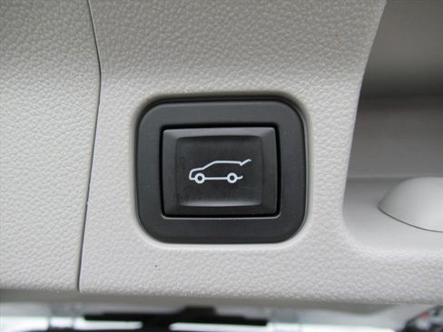 Used 2023 GMC Acadia SLT image 36