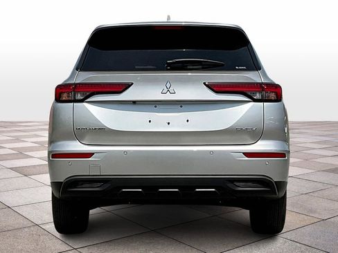 New 2025 Mitsubishi Outlander ES image 4