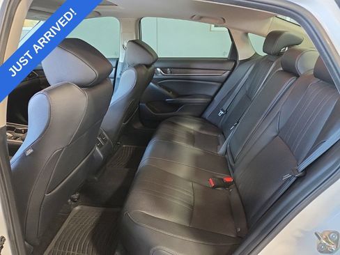Used 2019 Honda Accord Touring image 6