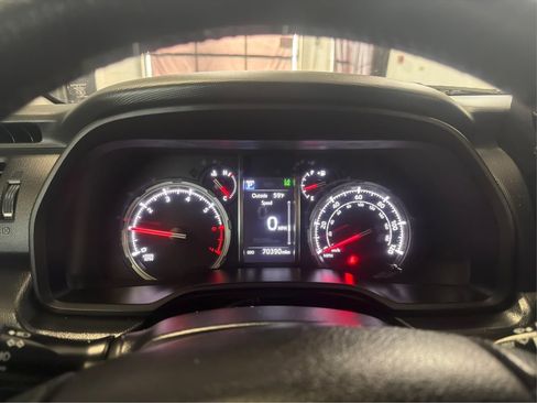 Used 2020 Toyota 4Runner Venture w/ Moonroof Package AWD/4WD image 20