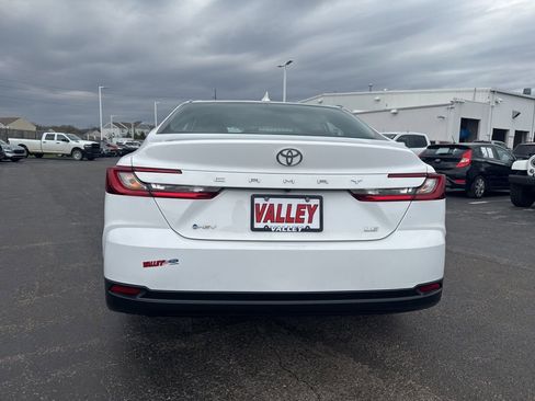 Used 2025 Toyota Camry LE image 11