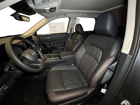 New 2026 Nissan Pathfinder Platinum w/ Accent Package image 9