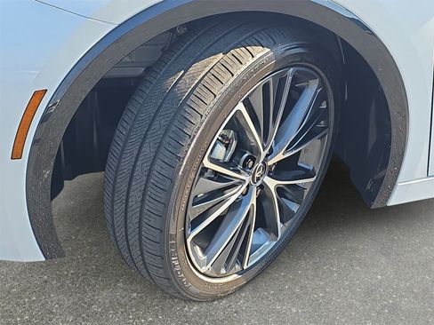 Used 2024 Toyota Prius LE image 32