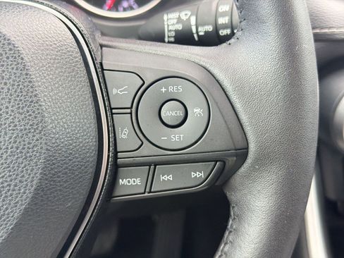 Used 2021 Toyota RAV4 XLE Premium AWD/4WD image 28