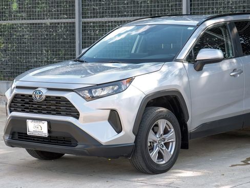 Used 2022 Toyota RAV4 LE AWD/4WD image 7