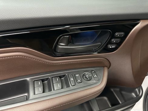 Used 2025 Honda Odyssey Touring image 17