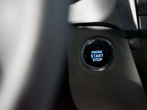 Used 2017 Toyota Sienna XLE image 22