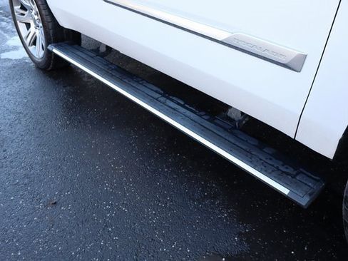 Used 2019 Cadillac Escalade Premium Luxury image 19