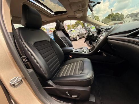 Used 2017 Ford Fusion SE w/ Equipment Group 201A AWD/4WD image 13