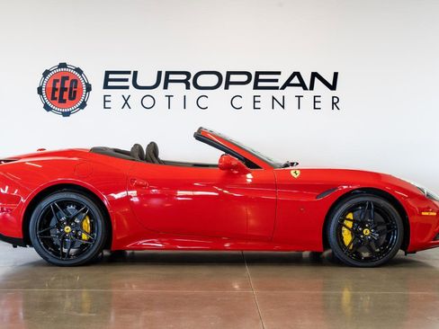 Used 2015 Ferrari California T image 36