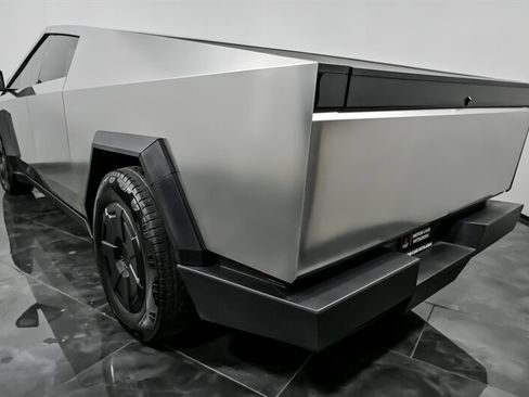 Used 2024 Tesla Cybertruck AWD Crew Cab image 8