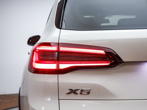 Used 2022 BMW X5 sDrive40i w/ Parking Assistance Package image 10