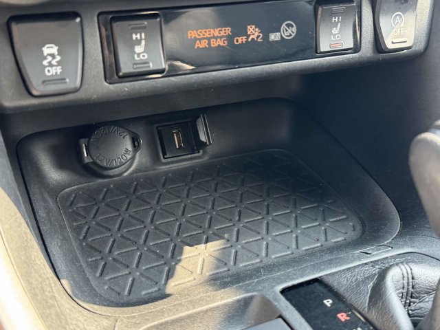 Used 2020 Toyota RAV4 XLE Premium AWD/4WD image 15