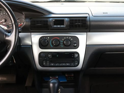 Used 2006 Chrysler Sebring Touring FWD image 34