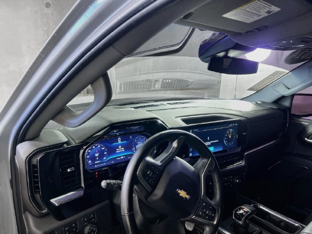 Used 2024 Chevrolet Silverado 1500 LT AWD/4WD image 11