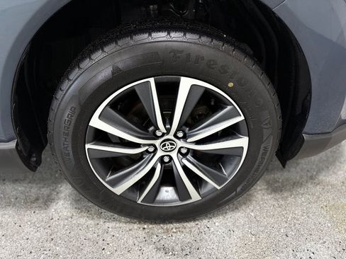 Used 2022 Toyota Venza LE image 31