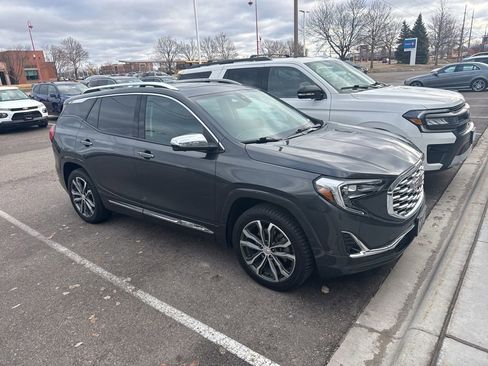 Used 2020 GMC Terrain Denali w/ Denali Premium Package AWD/4WD image 2
