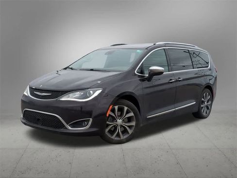 Used 2017 Chrysler Pacifica Limited image 1