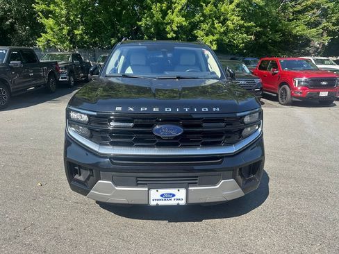 Used 2025 Ford Expedition Max Platinum w/ Driver's Package AWD/4WD image 2