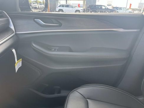 New 2025 Jeep Grand Cherokee L Limited image 29