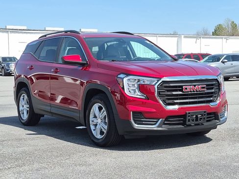 Used 2023 GMC Terrain SLE w/ Driver Convenience Package image 2
