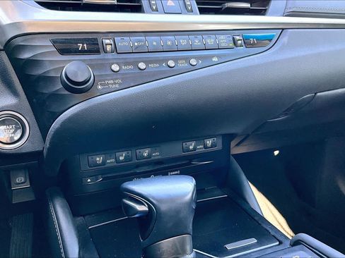 Used 2020 Lexus ES 350 w/ Premium Package image 33