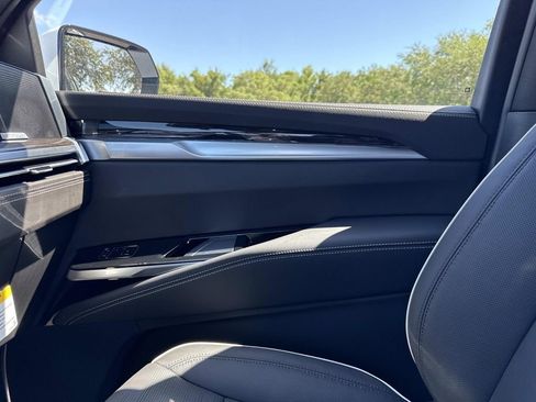 New 2026 Cadillac Escalade ESV Luxury AWD/4WD image 24