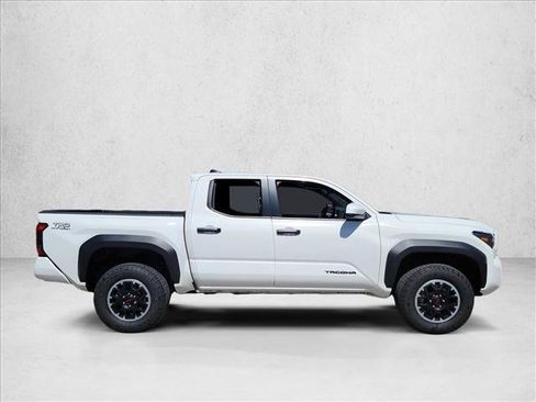 Used 2025 Toyota Tacoma TRD Off-Road AWD/4WD image 4