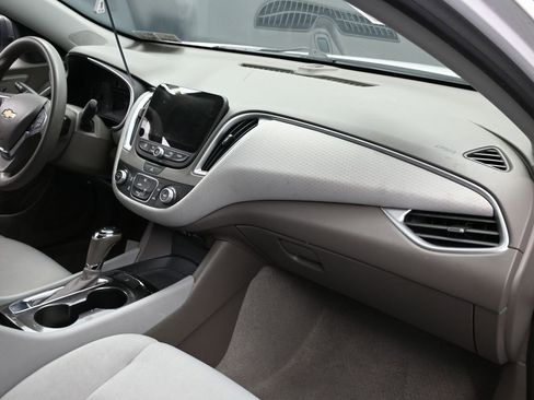 Used 2019 Chevrolet Malibu LS image 30