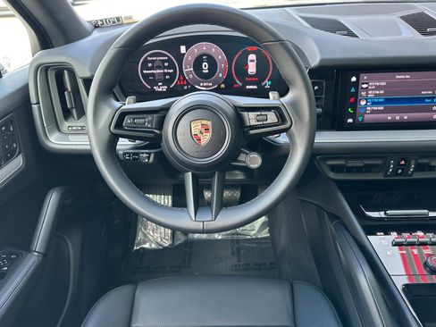 Used 2025 Porsche Cayenne image 14