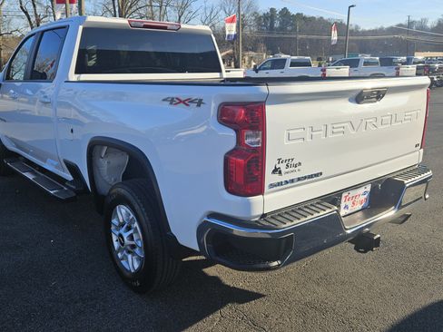 Used 2025 Chevrolet Silverado 2500 LT w/ Convenience Package image 9