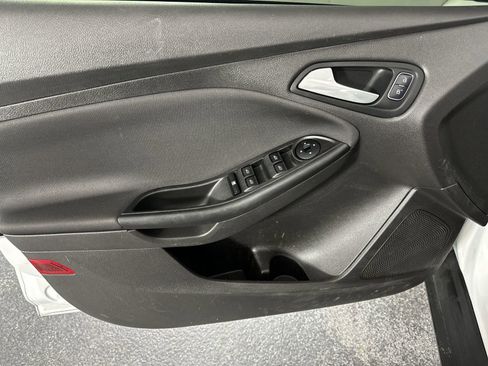 Used 2018 Ford Focus SE image 29