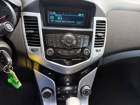 Used 2016 Chevrolet Cruze LT FWD image 12