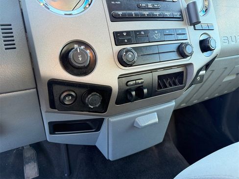 Used 2015 Ford F250 XLT w/ XLT Interior Package image 24