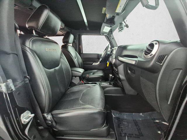 Used 2018 Jeep Wrangler Sahara w/ Connectivity Group AWD/4WD image 23