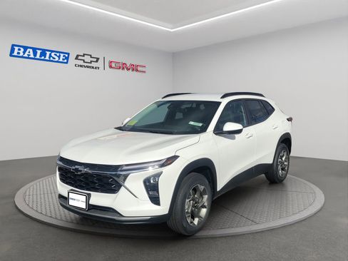 New 2025 Chevrolet Trax LT w/ Driver Confidence Package image 2