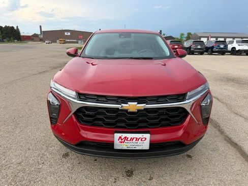 New 2026 Chevrolet Trax LS w/ LS Convenience Package FWD image 2